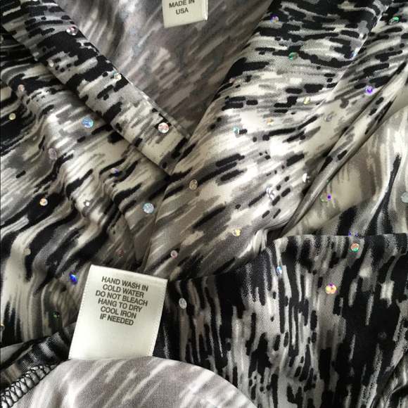 😊 3/$40 Dressbarn sequin top - Picture 7 of 7